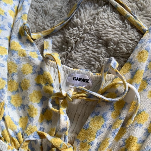 GARAGE Floral Romper - Picture 2 of 3